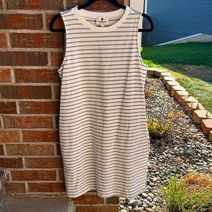 Betsey’s Boutique Shop Ladies M White & Gray Striped Cotton Blend Midi Dress